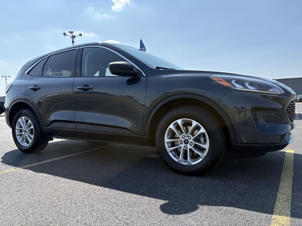 2022 Ford Escape SE photo 3