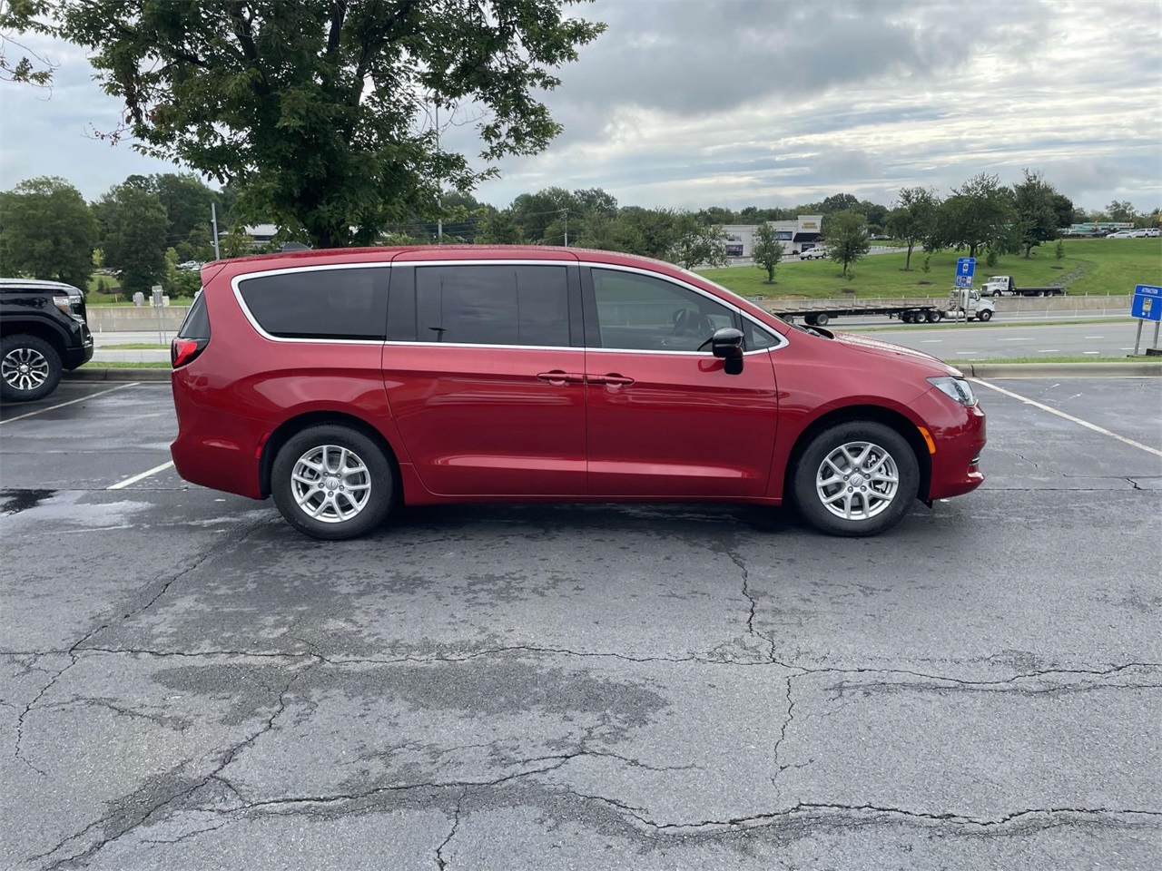 2026 Chrysler Voyager LX photo 8