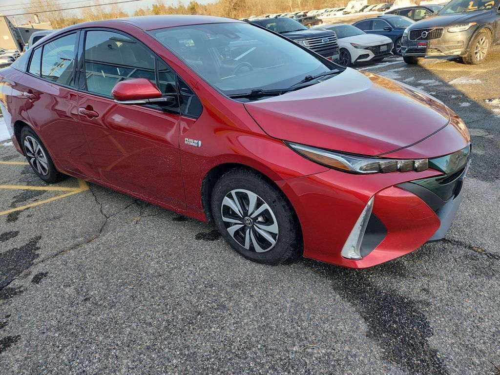 2017 Toyota Prius Prime Premium's photo