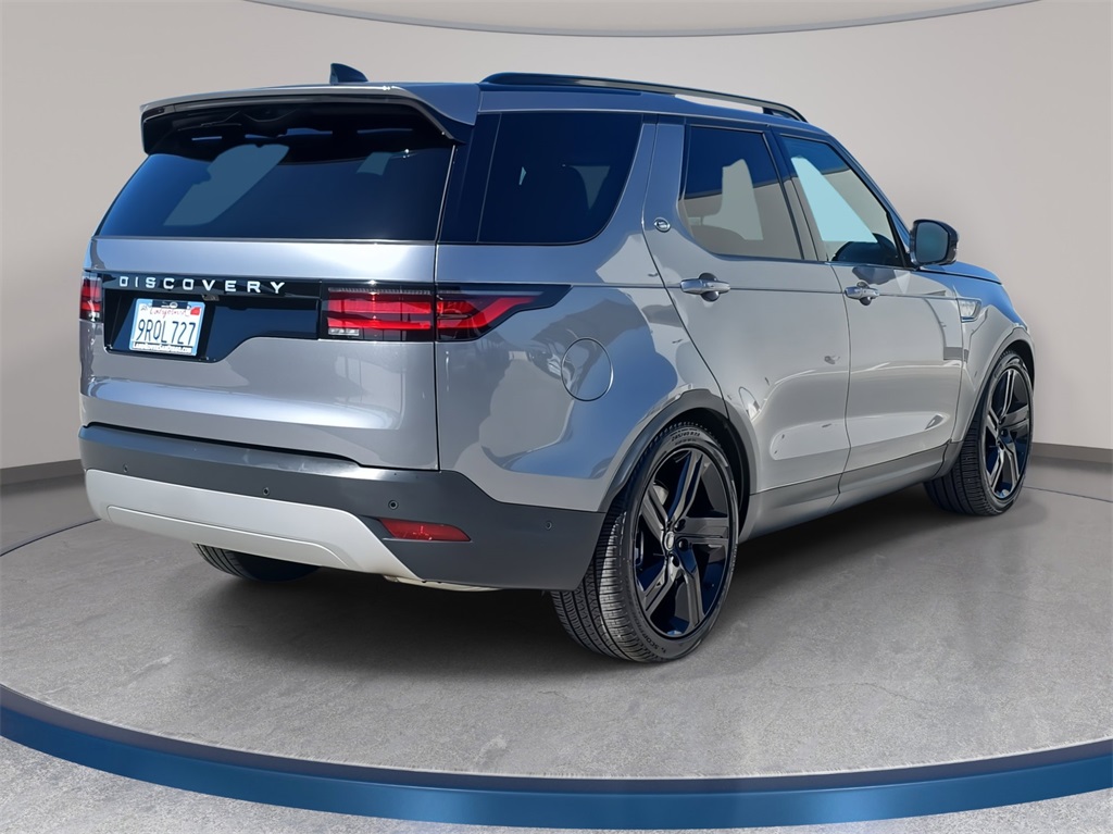2025 Land Rover Discovery S photo 4