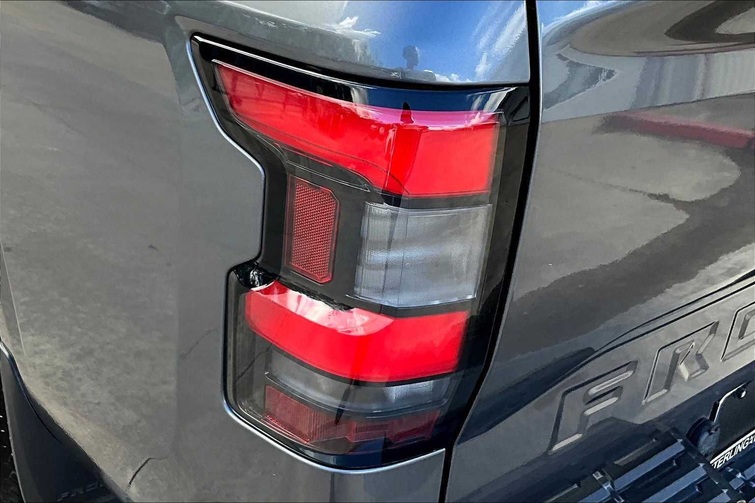 2024 Nissan Frontier SV photo 25