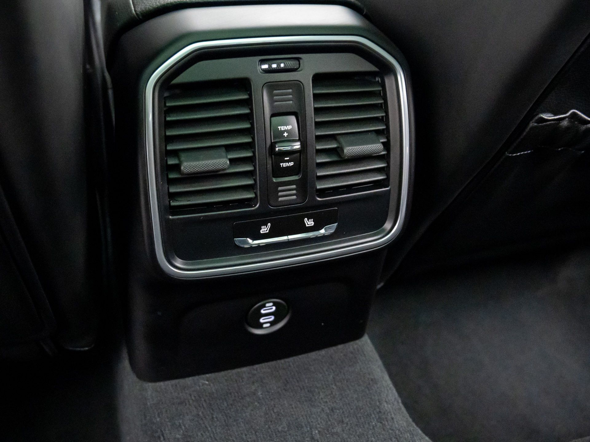 2021 Porsche Macan Base photo 16
