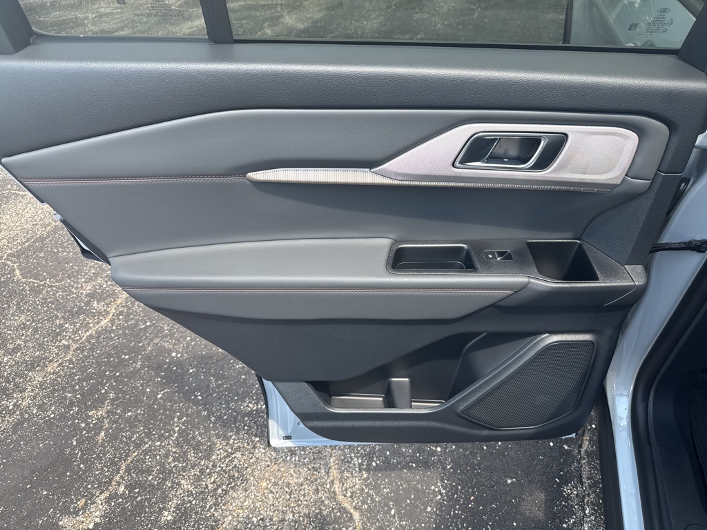 2025 Ford Explorer photo 19