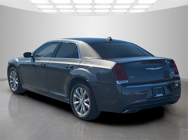 2022 Chrysler 300 Touring photo 4