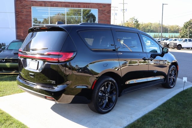 2026 Chrysler Pacifica Limited photo 34