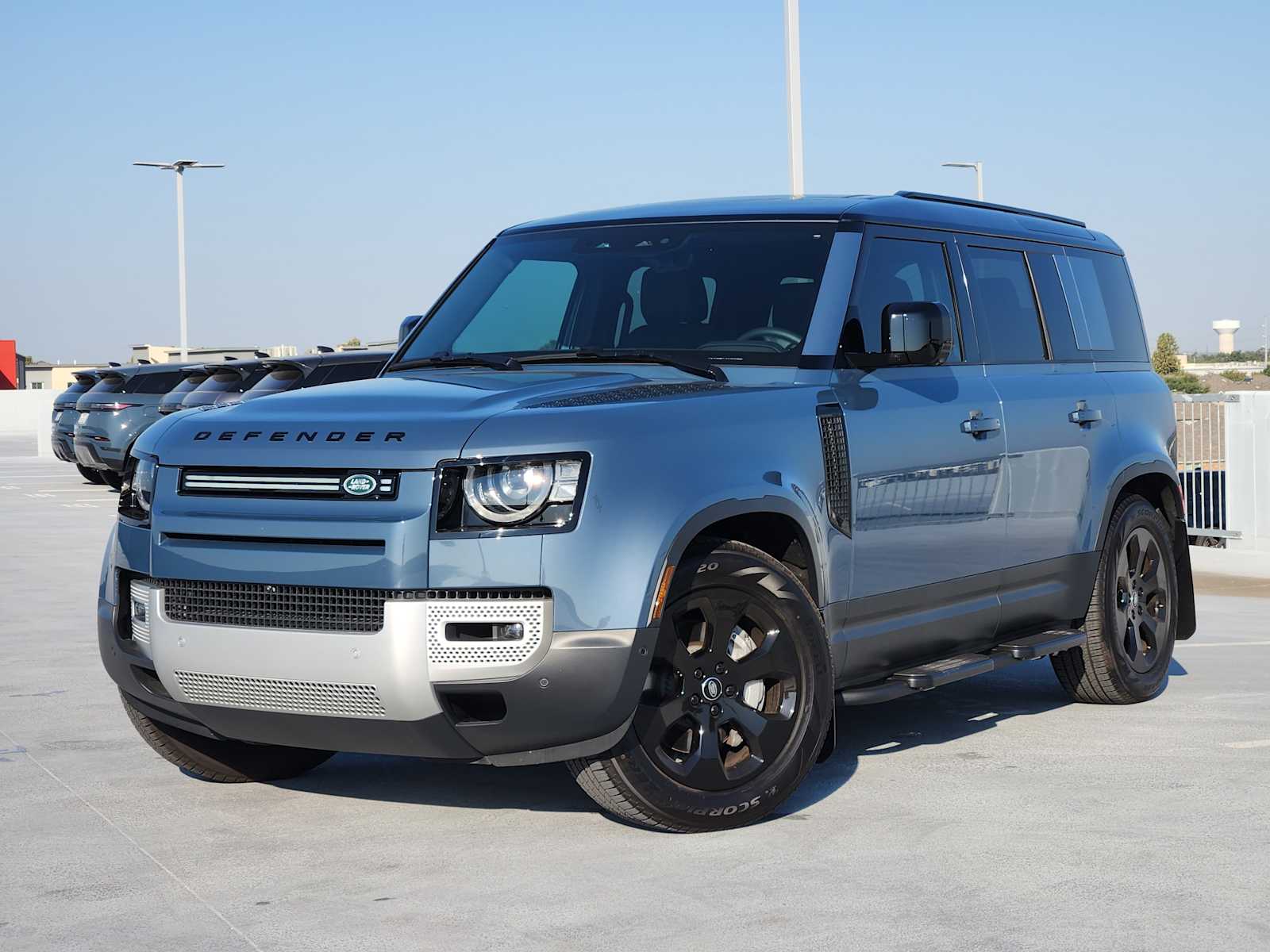 2025 Land Rover Defender S's photo