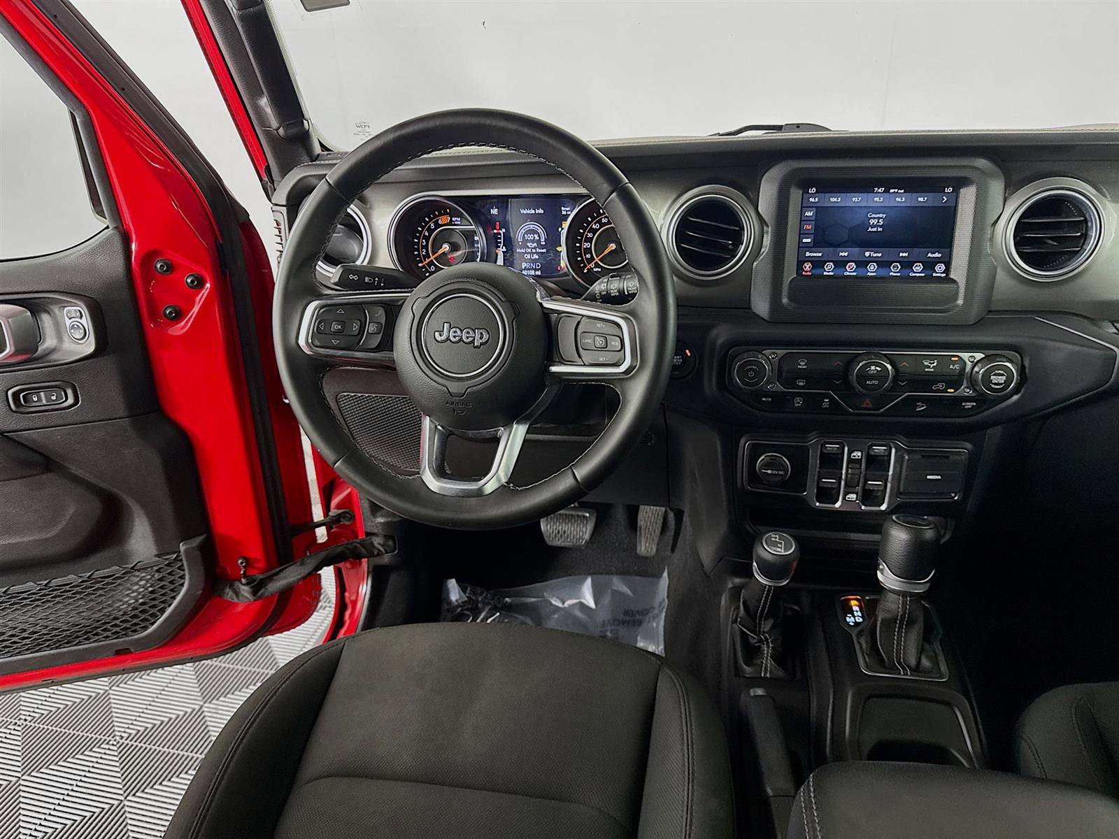 2019 Jeep Wrangler Unlimited Sahara photo 17