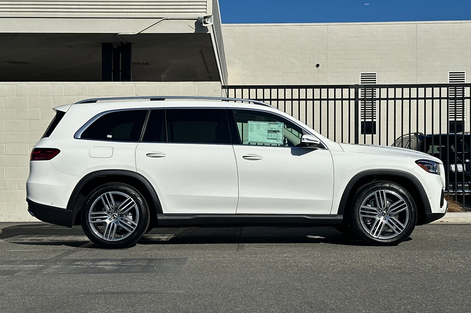 2026 Mercedes Benz GLS 450 4MATIC photo 3