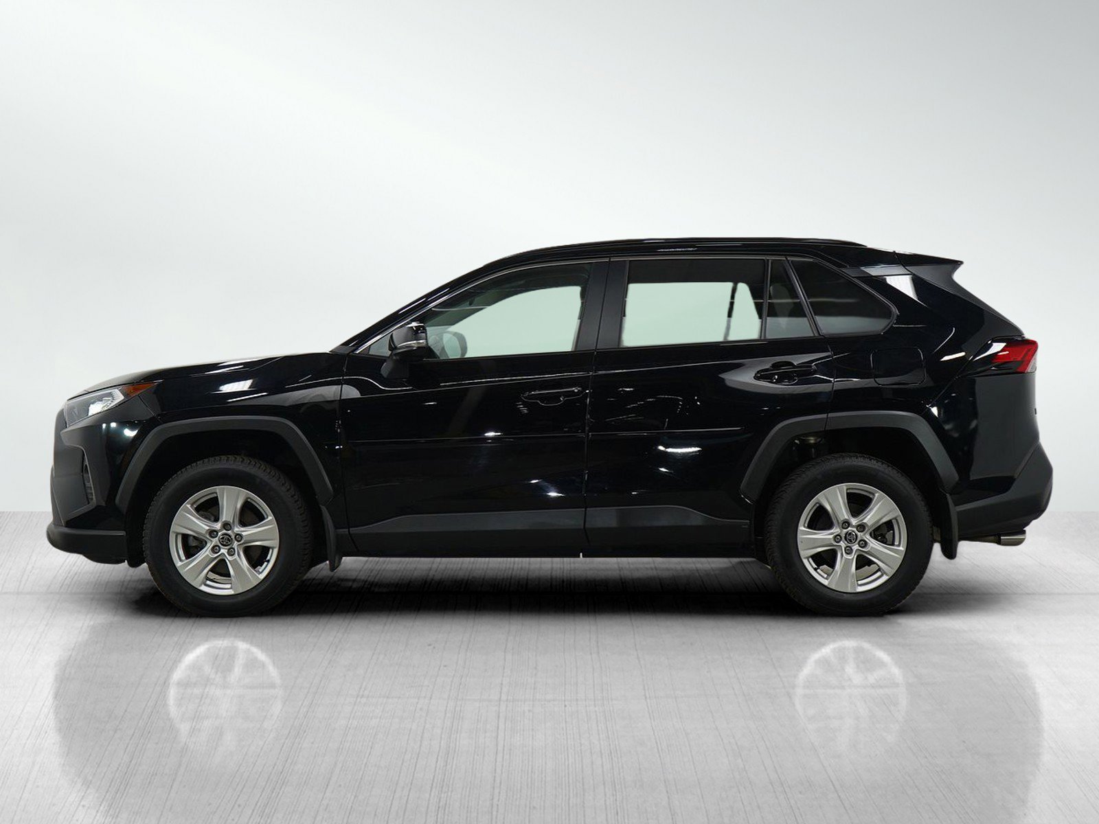Used 2021 Toyota RAV4 XLE with VIN 2T3P1RFV6MC250462 for sale in Bloomington, Minnesota