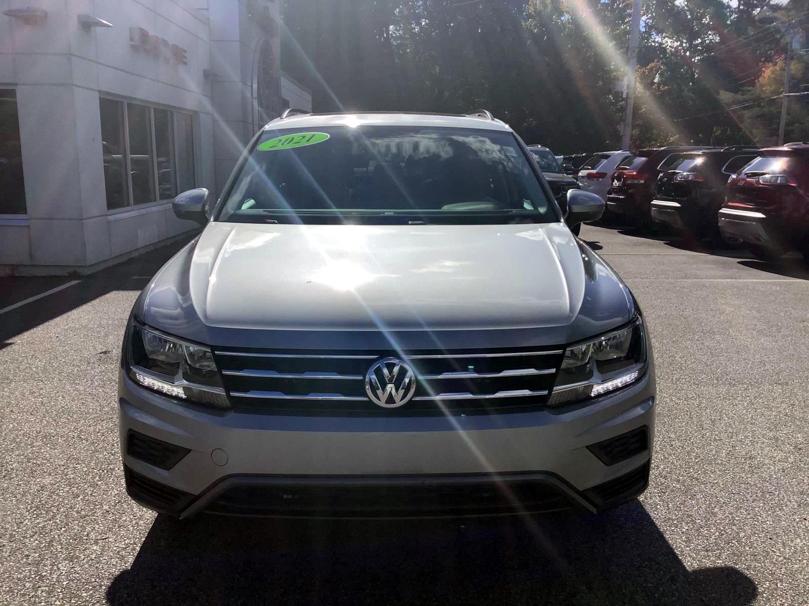 2021 Volkswagen Tiguan R-Line Black SEL photo 2