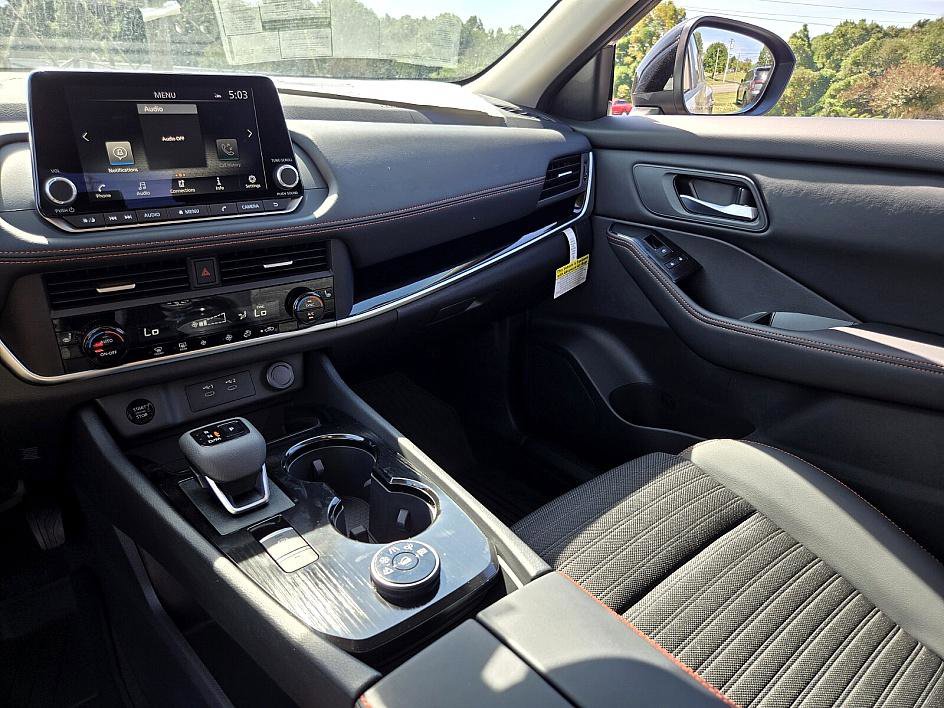 2026 Nissan Rogue SV photo 14