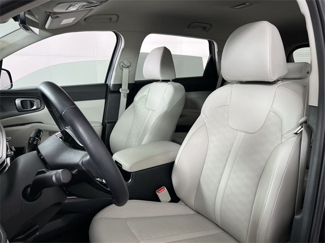 2025 Kia Sorento S photo 2