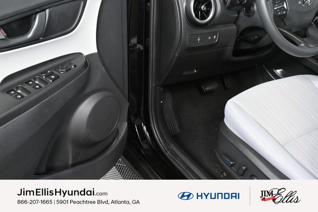 2023 Hyundai Kona SEL photo 6