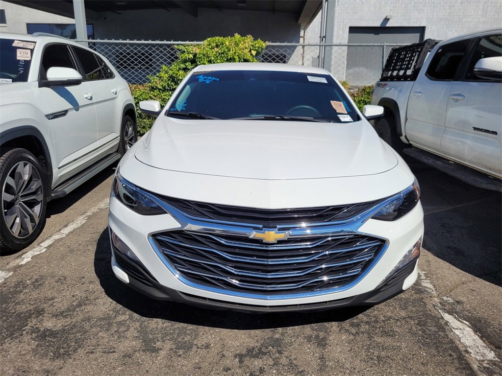 2024 Chevrolet Malibu 1LT photo 2