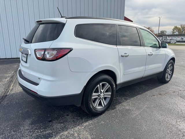 2017 Chevrolet Traverse 2LT photo 2