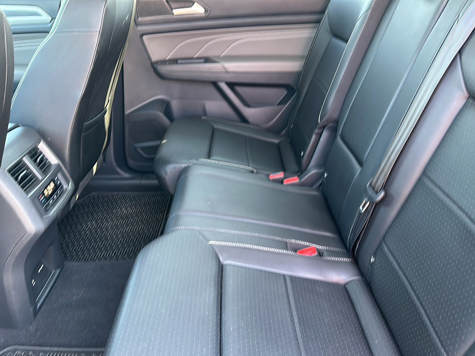 2023 Volkswagen Atlas V6 SEL R-Line photo 6