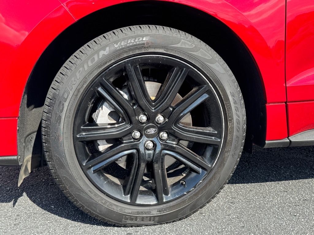 2021 Ford Edge ST photo 8