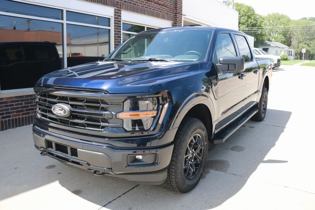 2025 Ford F-150 XLT photo 2