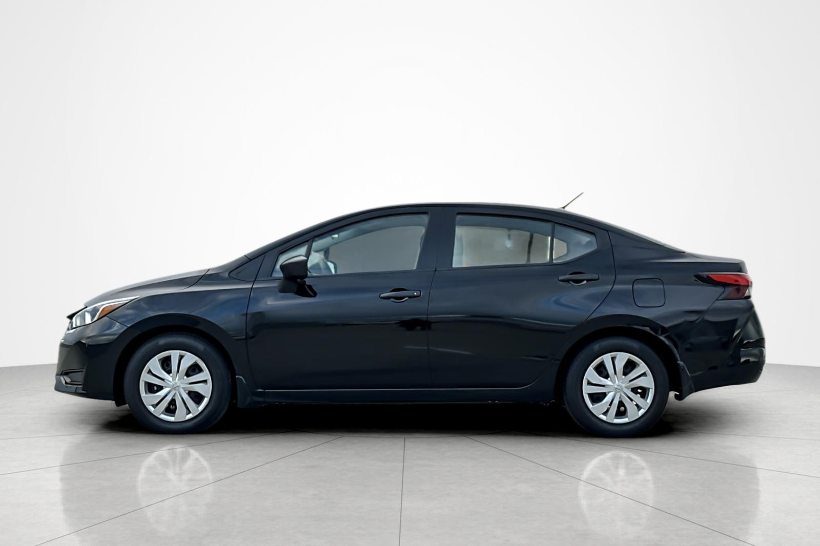 2023 Nissan Versa S photo 2