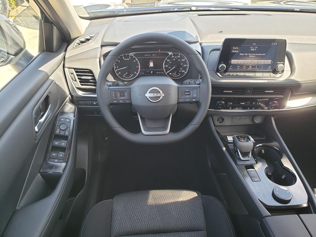 2026 Nissan Rogue SV photo 8