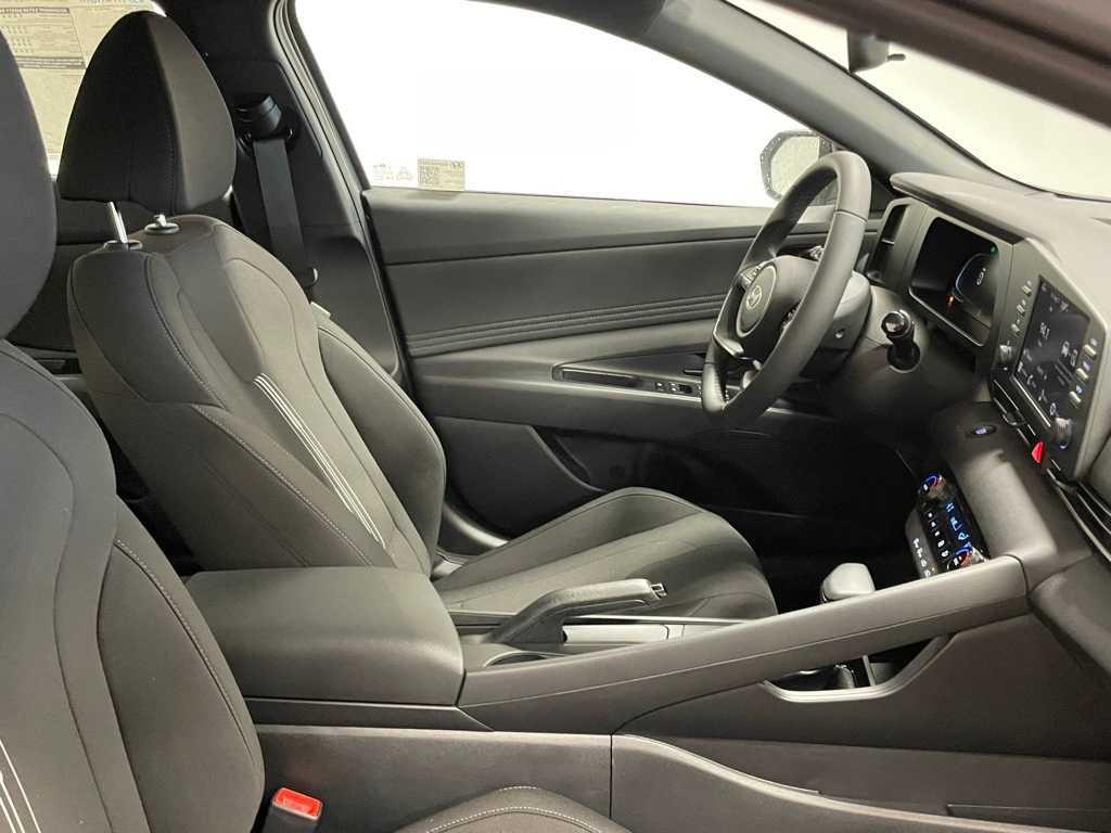 2025 Hyundai Elantra SEL Sport photo 33