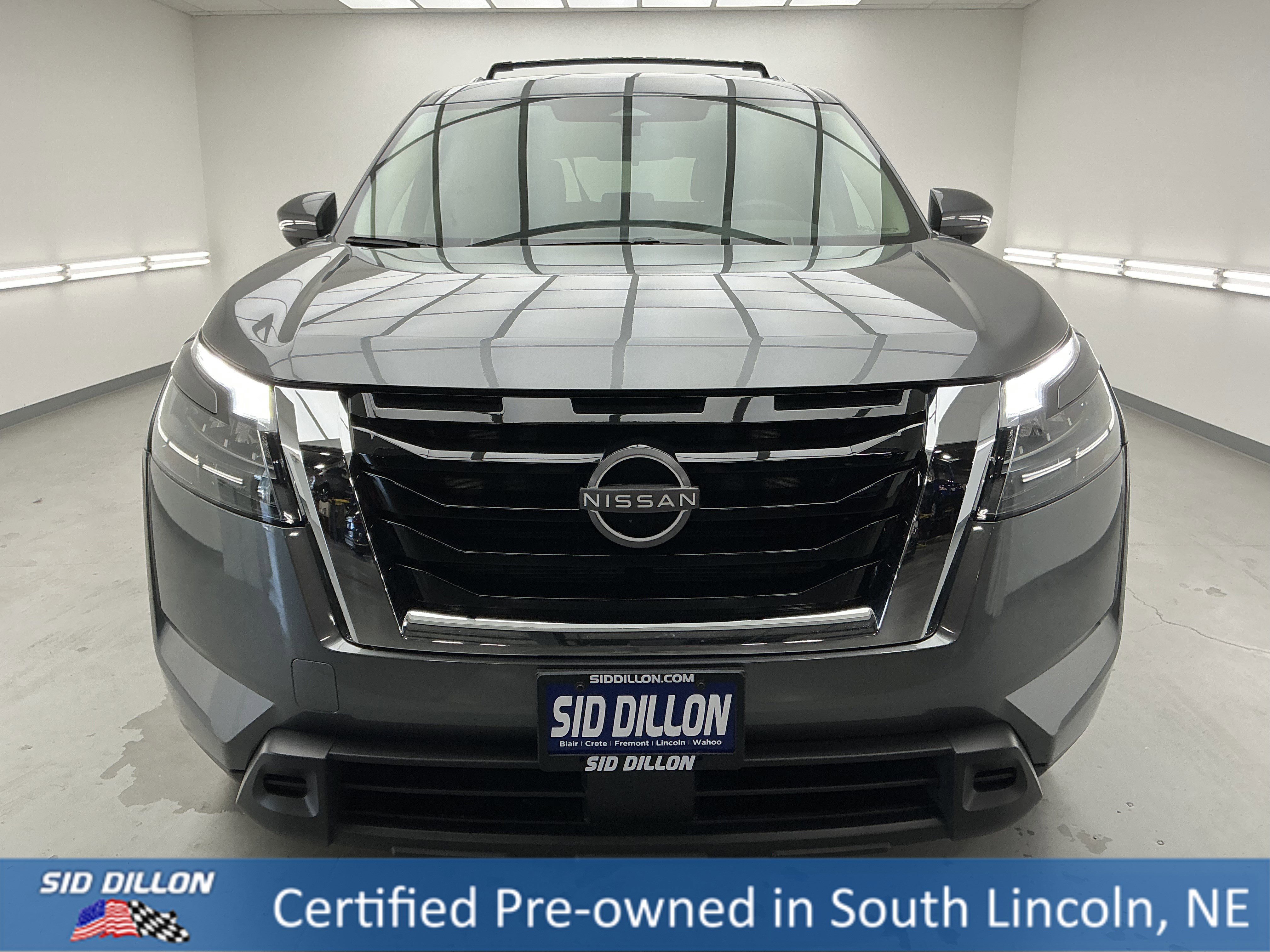 Image of Nissan Pathfinder SV