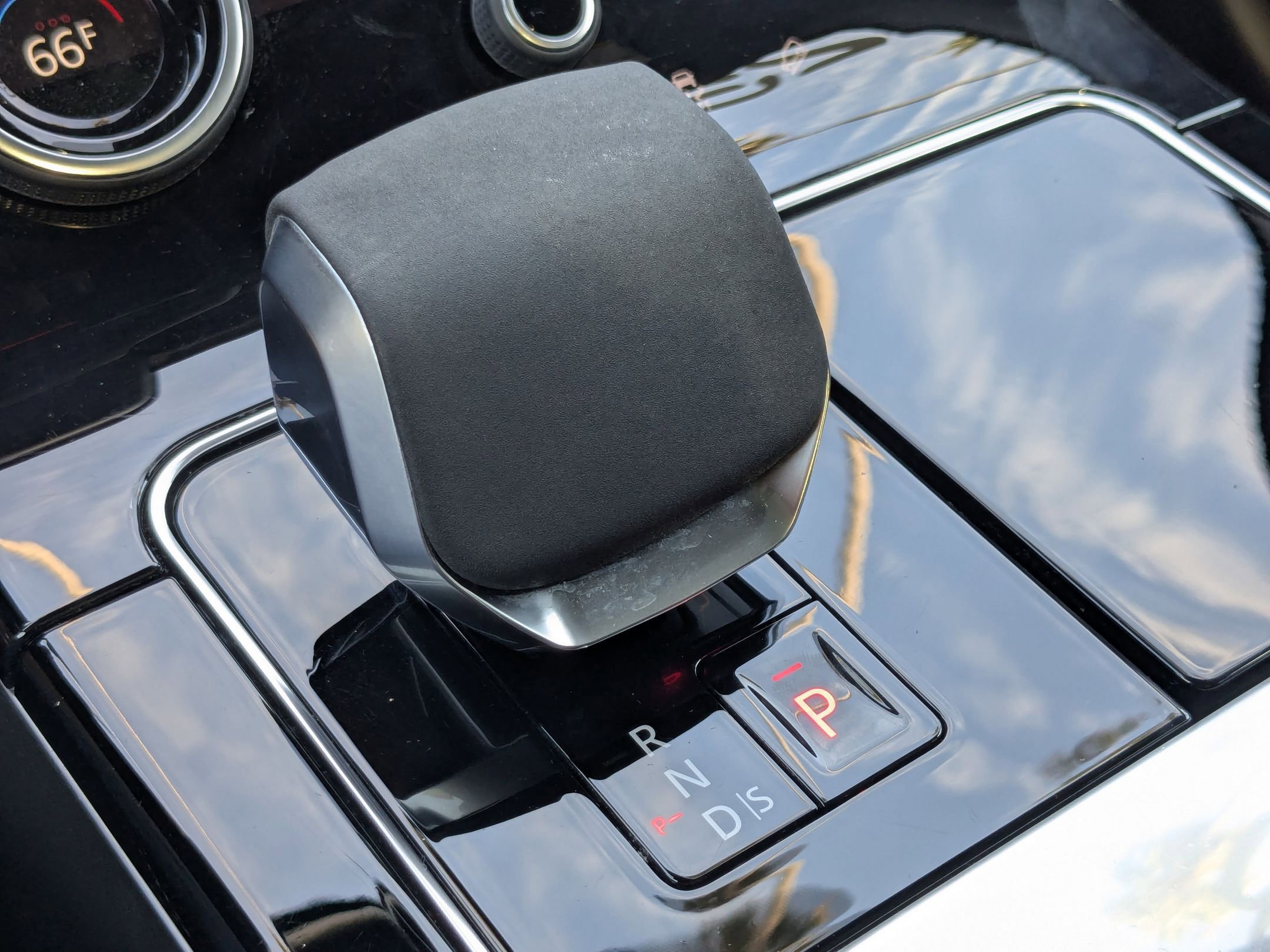 2023 Land Rover Range Rover Velar R-Dynamic S photo 12