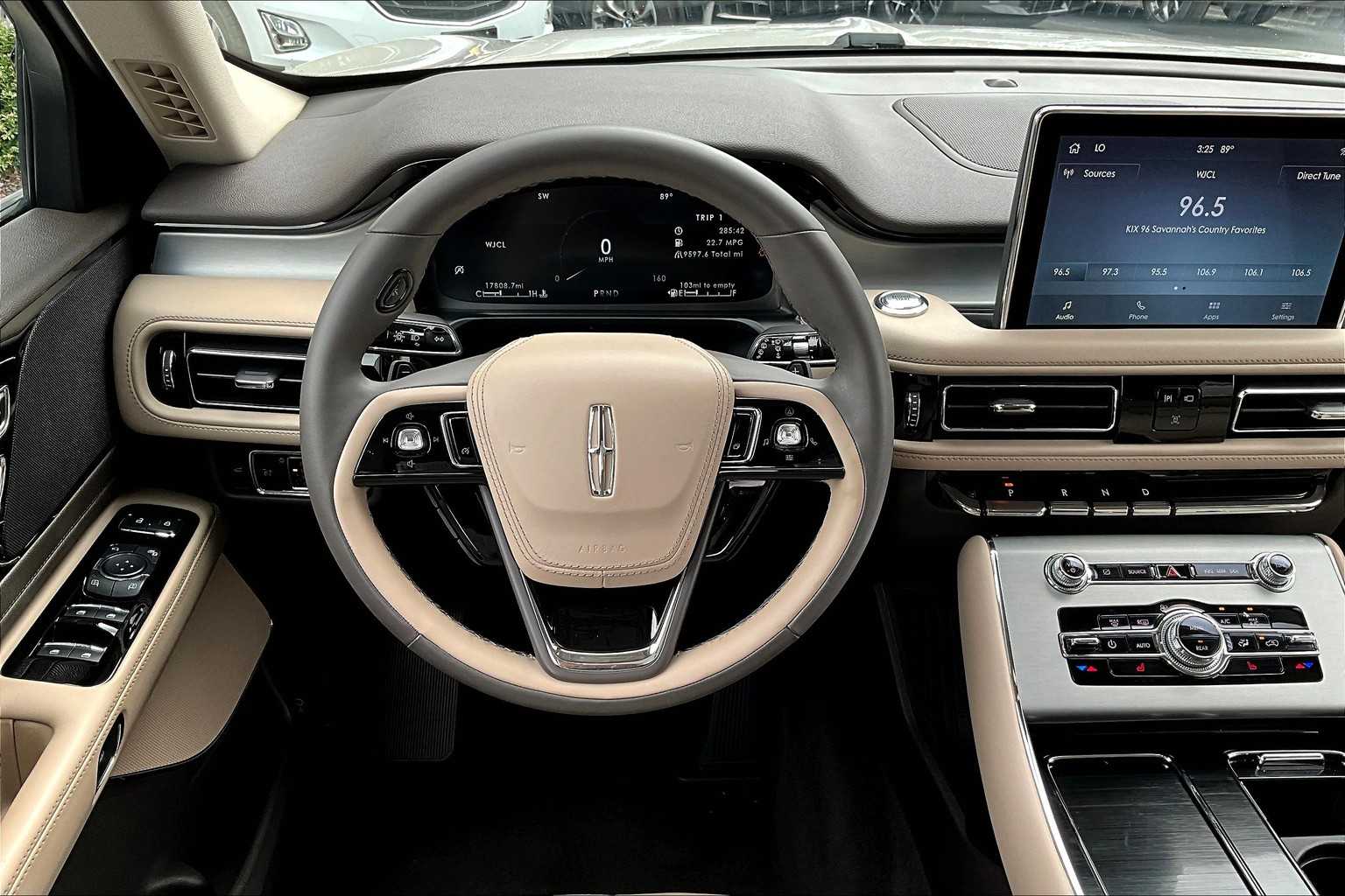 2023 Lincoln Aviator Standard photo 4