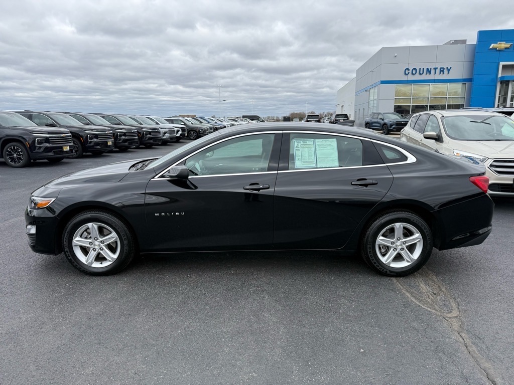 2024 Chevrolet Malibu 1LT photo 2