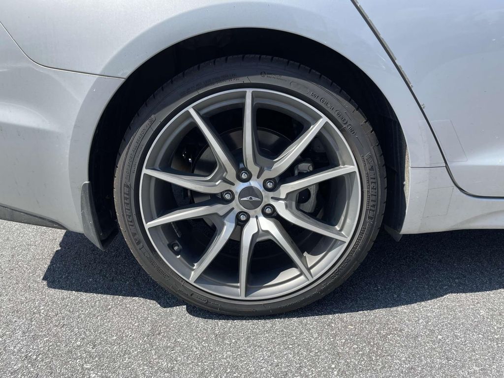 2019 Genesis G70 2.0T Advanced photo 5