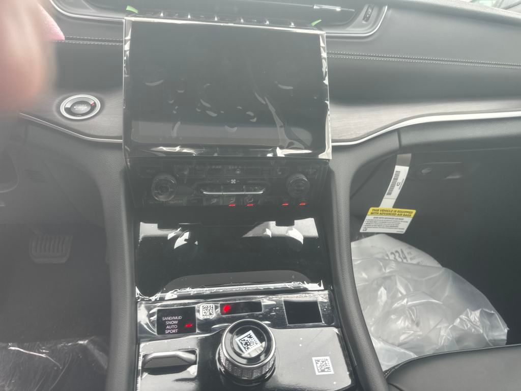 2025 Jeep Grand Cherokee Limited photo 4