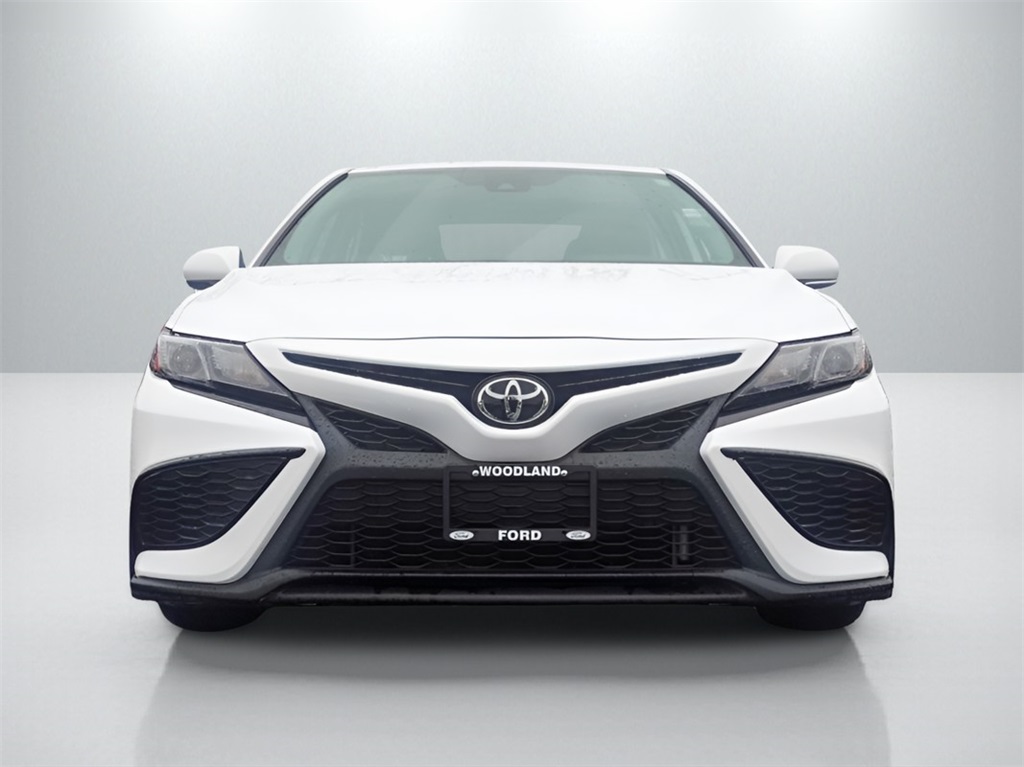 2024 Toyota Camry SE photo 3