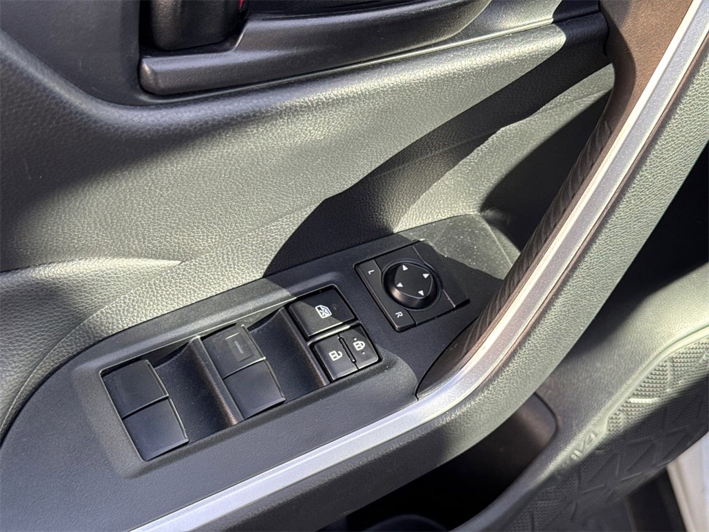 2021 Toyota RAV4 Hybrid LE photo 6