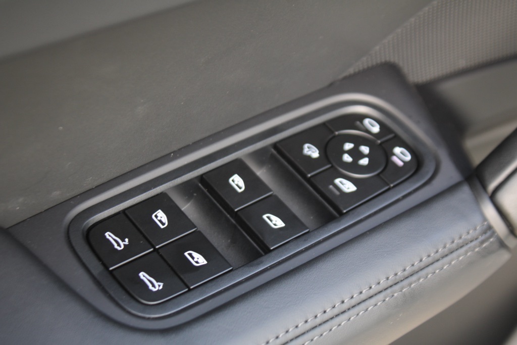 2025 Porsche Cayenne GTS photo 19