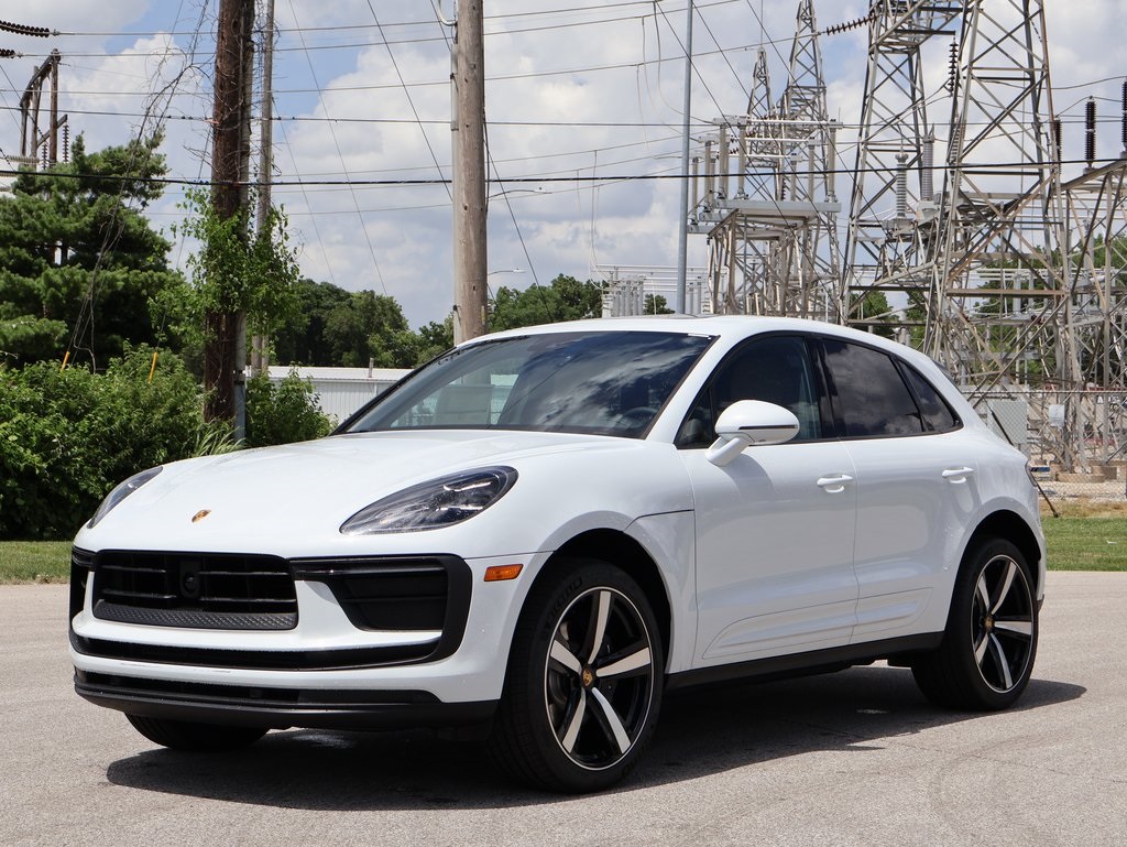 2025 Porsche Macan's photo