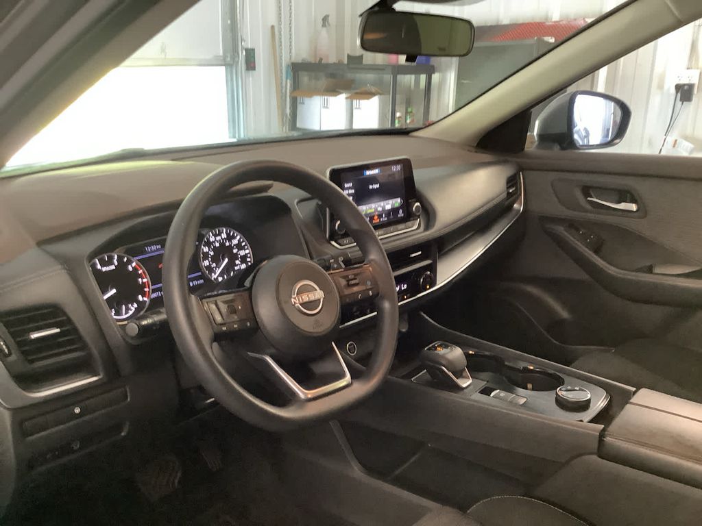 2023 Nissan Rogue SV photo 24