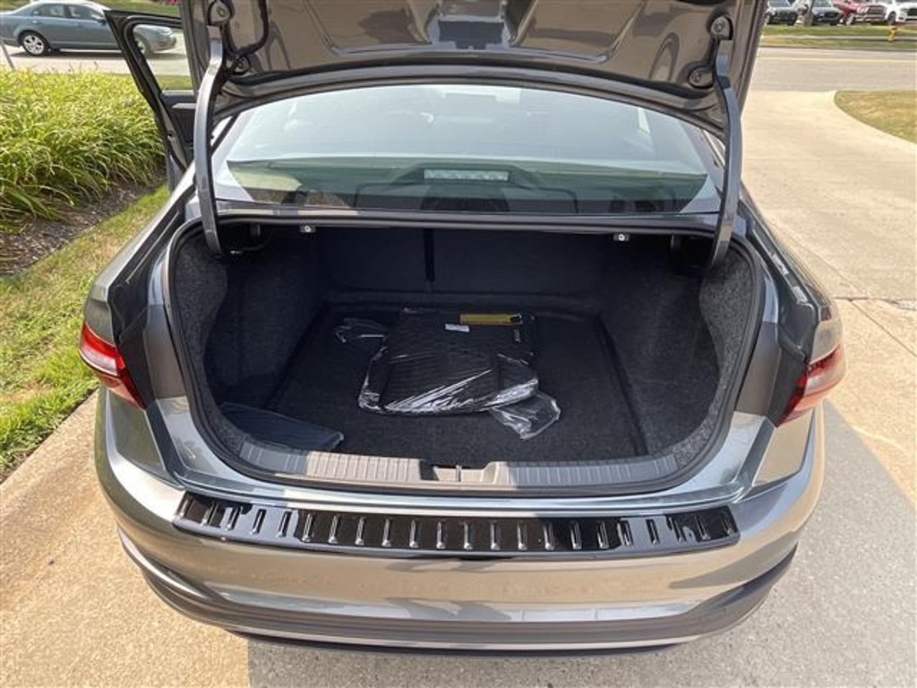 2025 Volkswagen Jetta 1.5T Sport photo 9