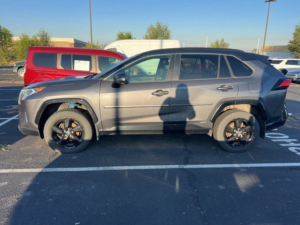 2020 Toyota RAV4 Hybrid XSE photo 3