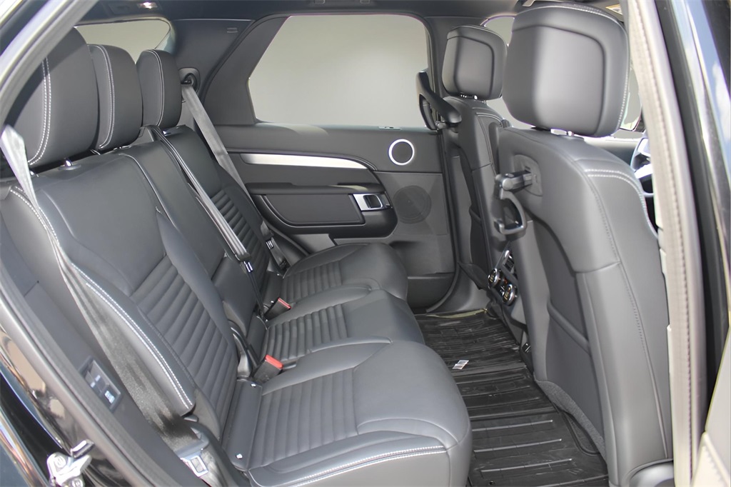 2025 Land Rover Discovery SE photo 13