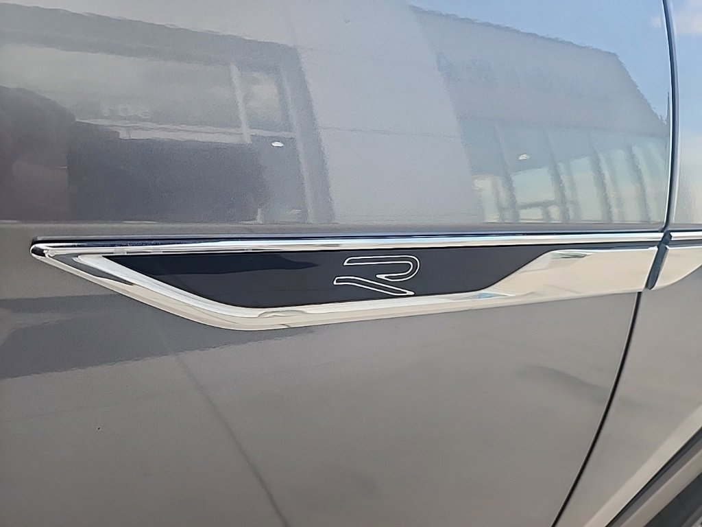 2021 Volkswagen Atlas V6 SE Technology R-Line photo 6