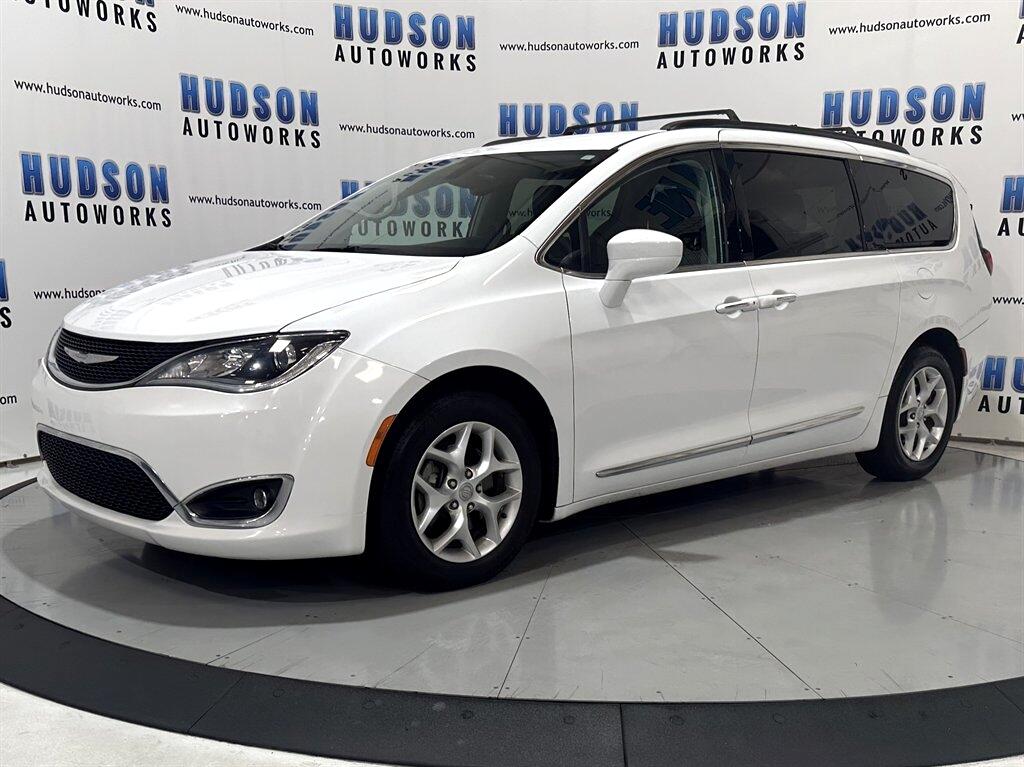 Used 2017 White Chrysler Touring-L image 1