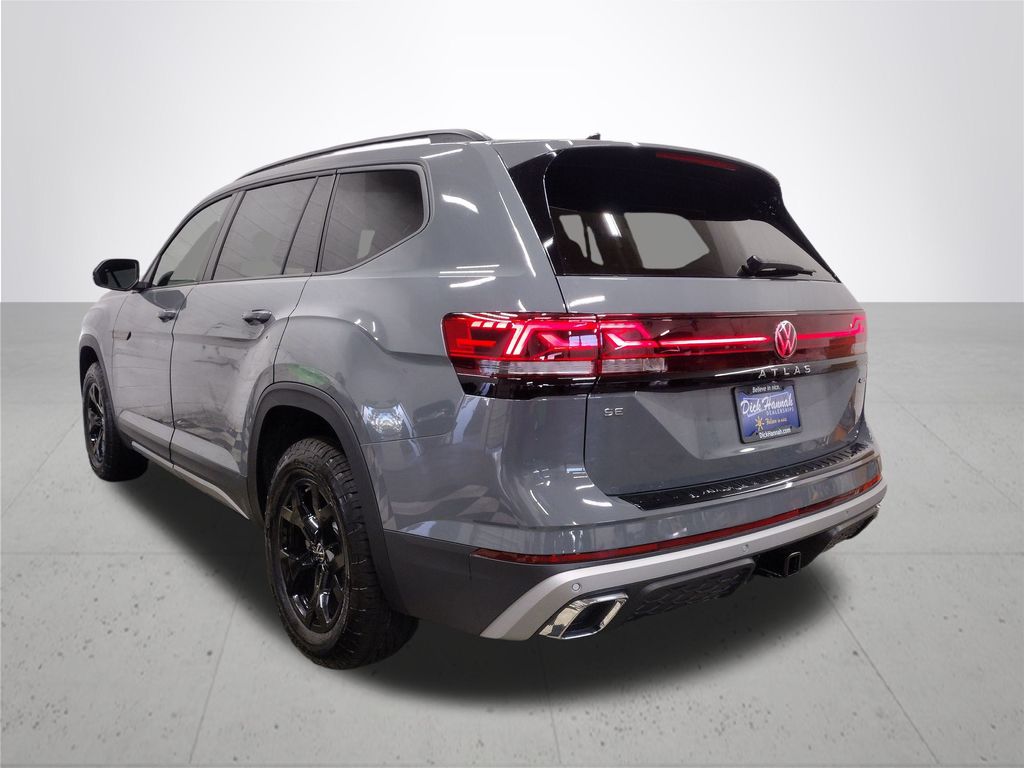2025 Volkswagen Atlas Peak Edition SE photo 9