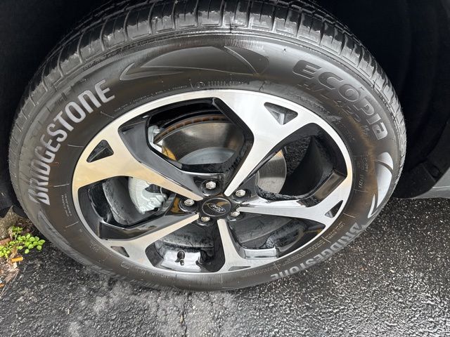2025 Ford Escape Hybrid ST-Line Select photo 2