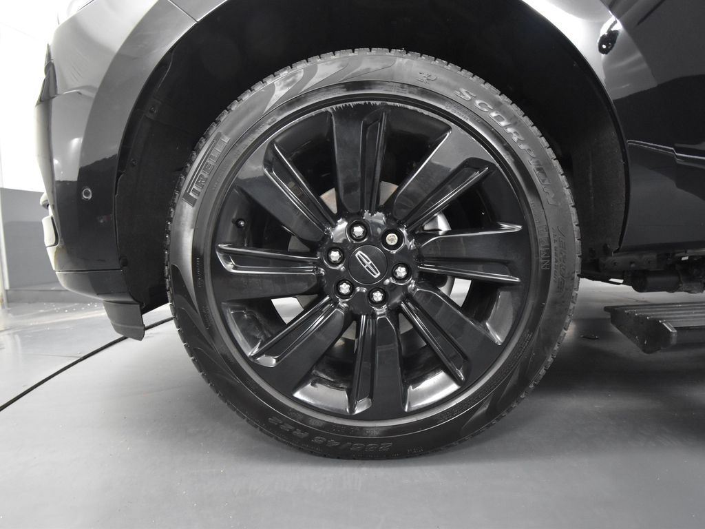 2024 Lincoln Navigator Reserve Luxury Monochromatic photo 13