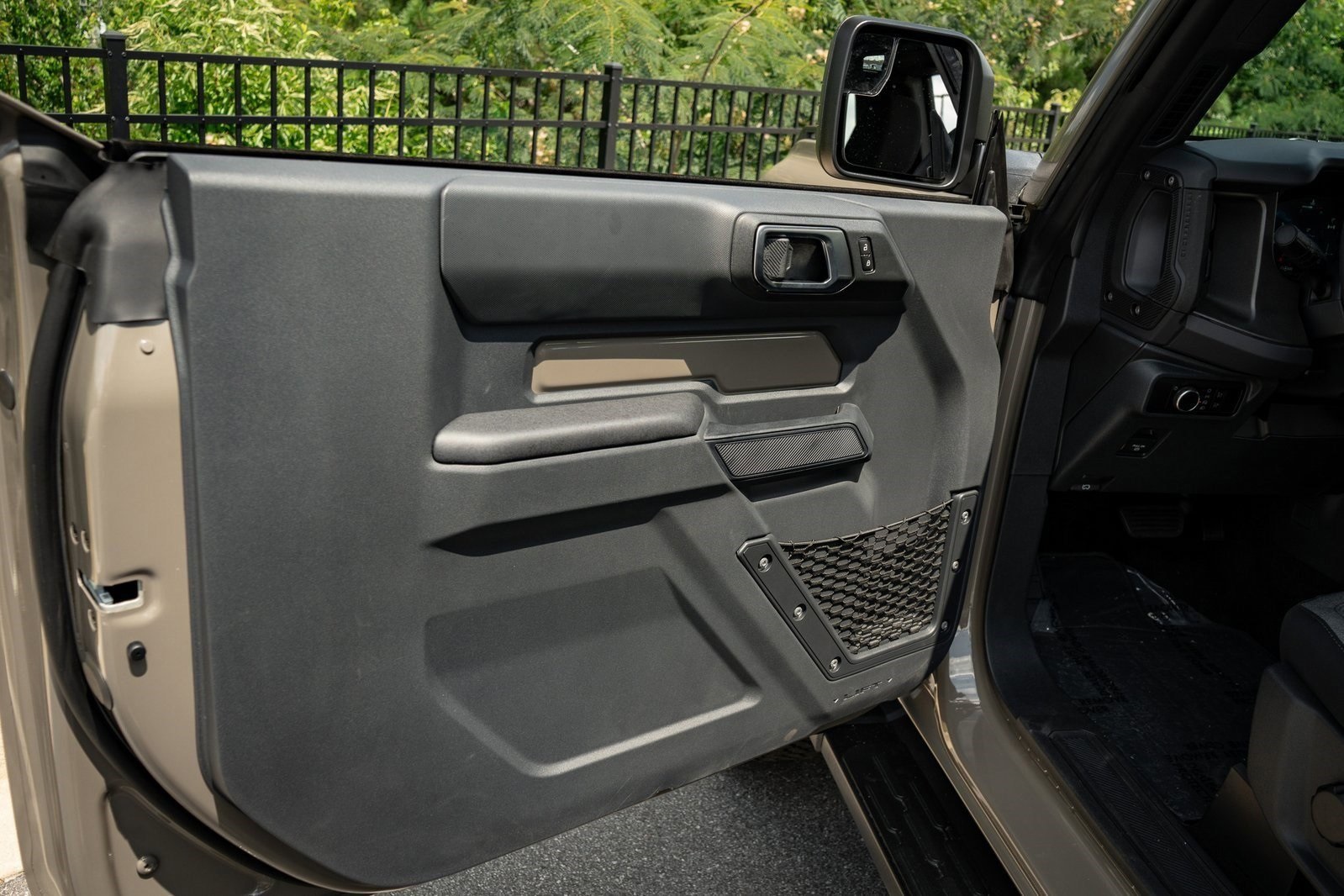 2025 Ford Bronco Base photo 14