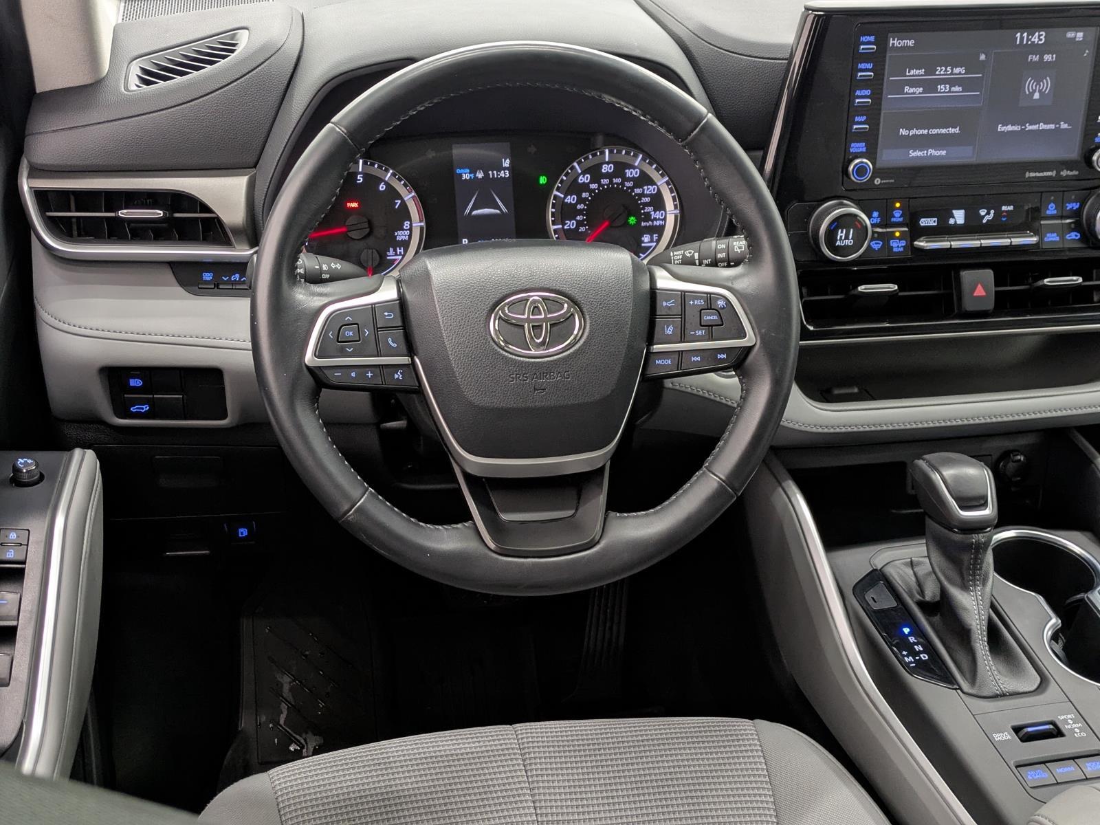 2022 Toyota Highlander LE photo 4