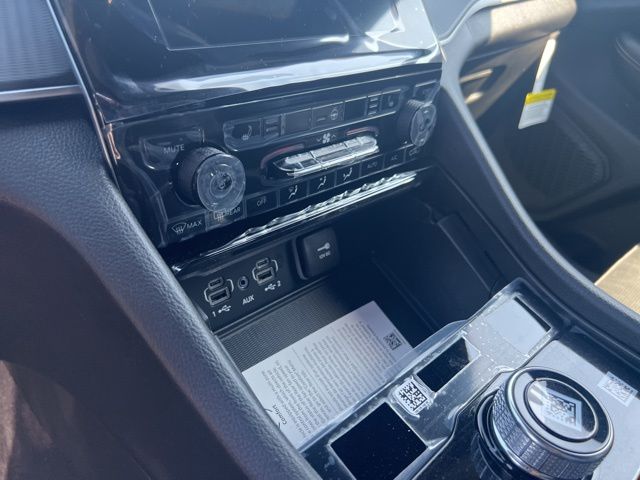 2025 Jeep Grand Cherokee Laredo Altitude photo 9