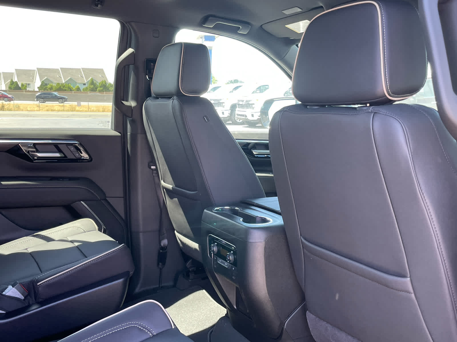 2025 Chevrolet Tahoe Premier photo 38