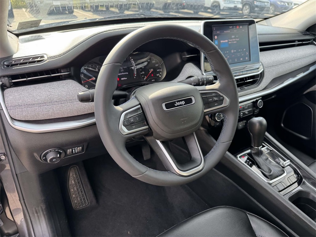 2022 Jeep Compass Latitude photo 2