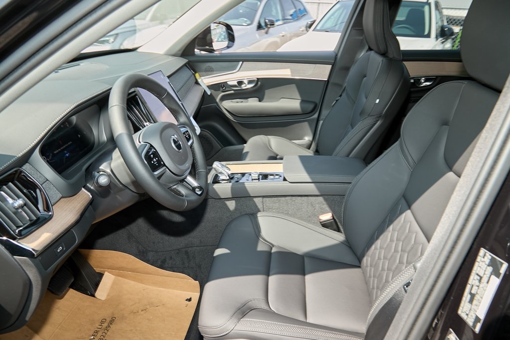 2026 VOLVO XC90 - Image 13